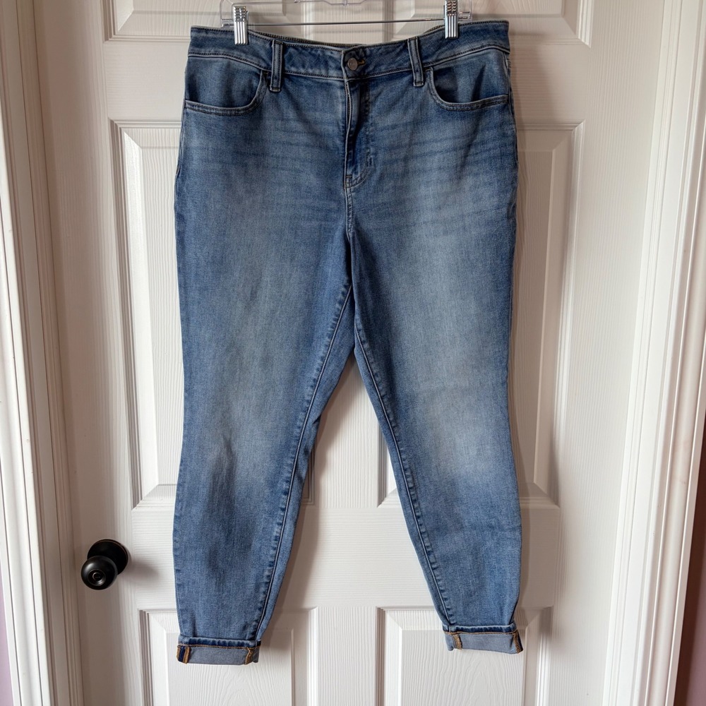 Maurices M Jeans Womens XL Regular Mid Rise Slimming Blue Denim Cuffed Skinny‎